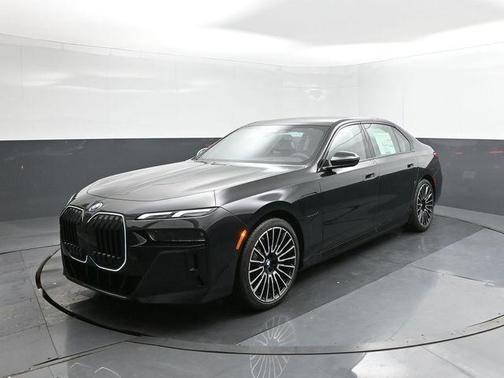 2025 BMW 750e xDrive