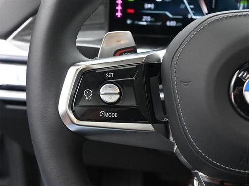 2025 BMW 740 i