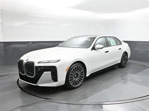 2025 BMW 740 i