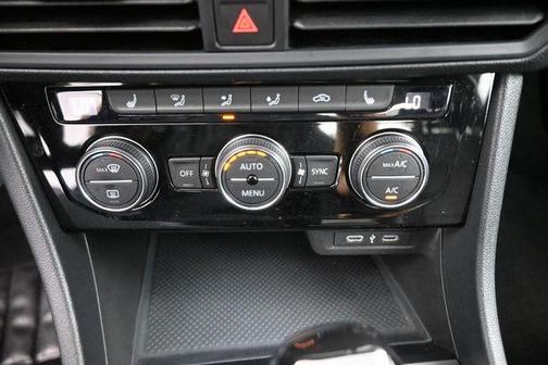 Pyrite Silver Metallic 2024 Volkswagen Jetta 1.5T SE