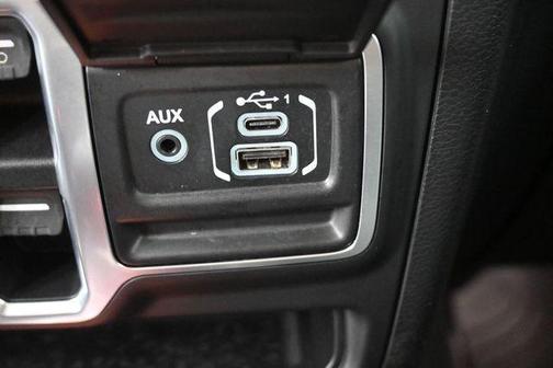 Bright White Clearcoat 2018 Jeep Wrangler Unlimited Sport