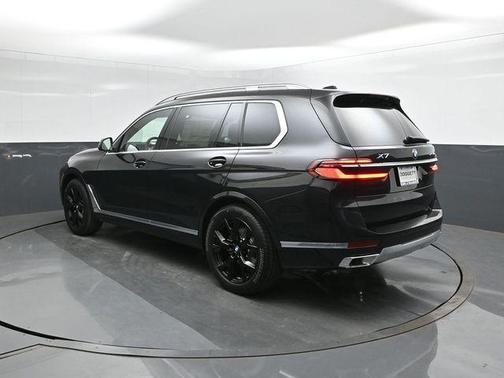 Black Sapphire Metallic 2026 BMW X7 xDrive40i