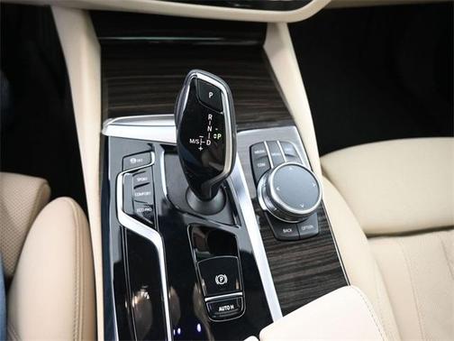 2022 BMW 530 i