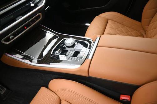 White Metallic 2024 BMW X5 xDrive40i