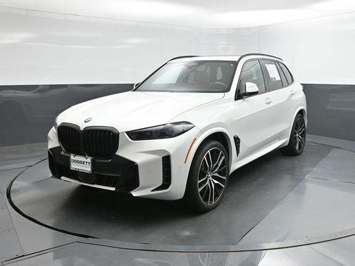 White Metallic 2024 BMW X5 xDrive40i