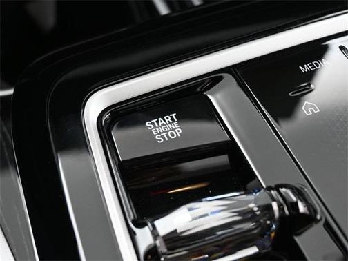 2025 BMW 750e xDrive