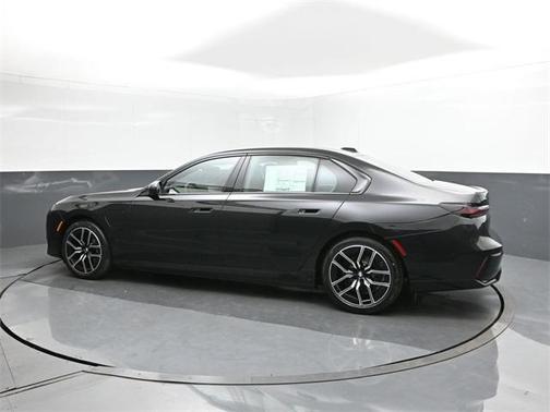 2025 BMW 750e xDrive