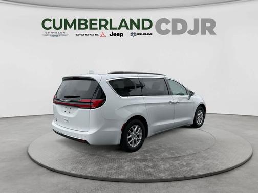 Bright White Clearcoat 2022 Chrysler Pacifica Touring L