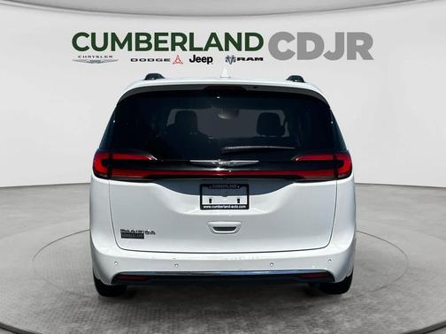 Bright White Clearcoat 2022 Chrysler Pacifica Touring L