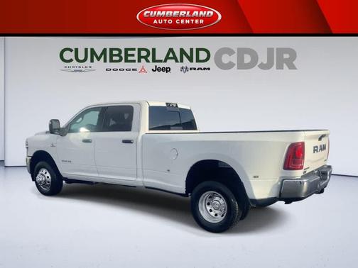 Bright White Clearcoat 2026 RAM 3500 Big Horn Crew Cab 4x4 8' Box
