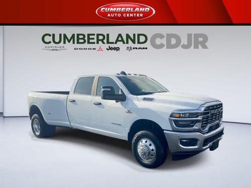 Bright White Clearcoat 2026 RAM 3500 Big Horn Crew Cab 4x4 8' Box