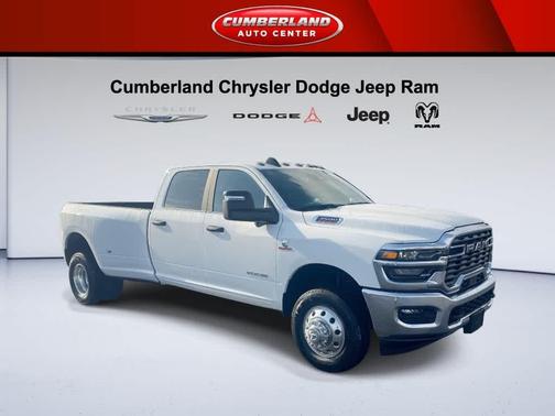 Bright White Clearcoat 2026 RAM 3500 Big Horn Crew Cab 4x4 8' Box Truck