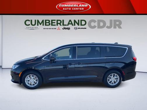 Diamond Black Crystal Pearlcoat 2026 Chrysler Voyager LX
