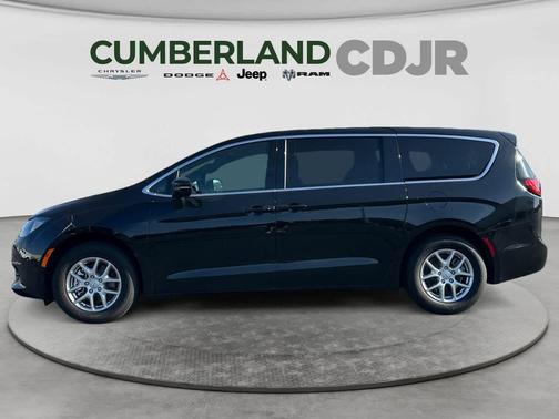 Diamond Black Crystal Pearlcoat 2026 Chrysler Voyager LX