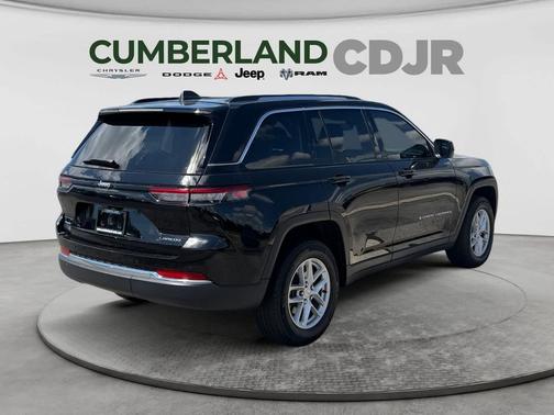 Diamond Black Crystal Pearlcoat 2023 Jeep Grand Cherokee Laredo