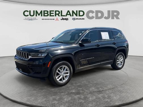 Diamond Black Crystal Pearlcoat 2023 Jeep Grand Cherokee Laredo