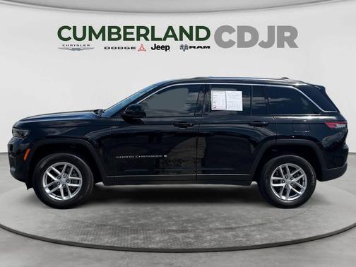 Diamond Black Crystal Pearlcoat 2023 Jeep Grand Cherokee Laredo