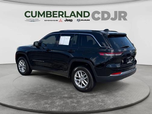 Diamond Black Crystal Pearlcoat 2023 Jeep Grand Cherokee Laredo