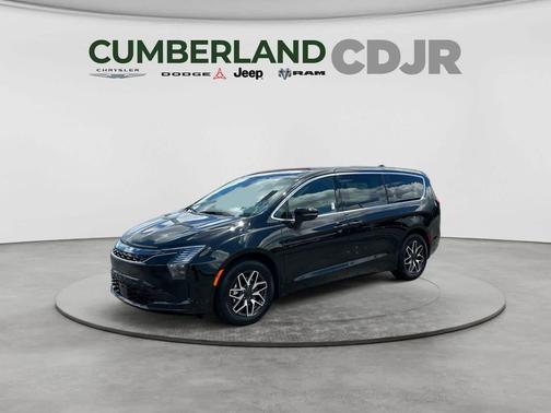 Diamond Black Crystal Pearlcoat 2027 Chrysler Pacifica Limited