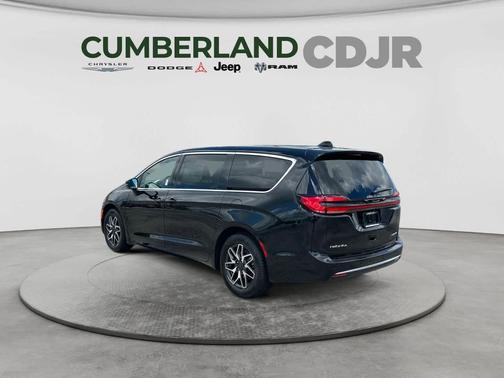 Diamond Black Crystal Pearlcoat 2027 Chrysler Pacifica Limited