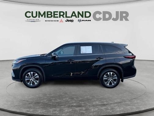 Midnight Black Metallic 2024 Toyota Highlander XLE