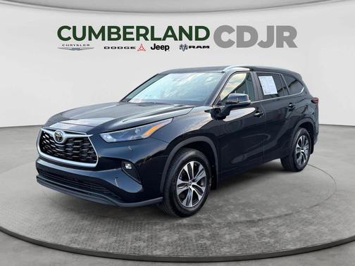 Midnight Black Metallic 2024 Toyota Highlander XLE