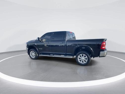 2022 RAM 3500 Laramie Crew Cab 4x4 6'4' Box