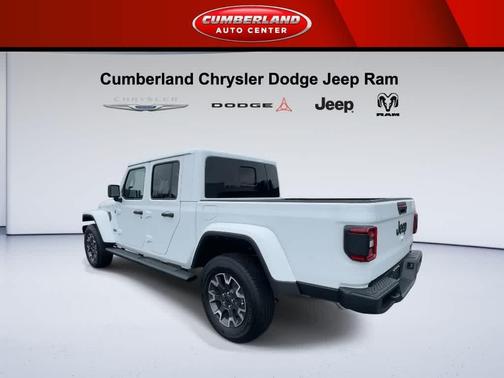 Bright White Clearcoat 2026 Jeep Gladiator Sahara 4x4
