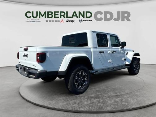 Bright White Clearcoat 2026 Jeep Gladiator Sahara 4x4