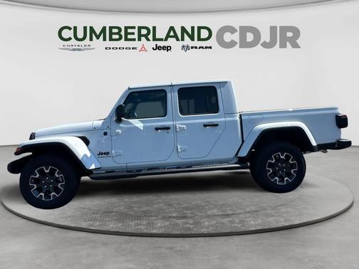 Bright White Clearcoat 2026 Jeep Gladiator Sahara 4x4