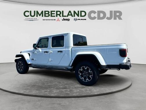 Bright White Clearcoat 2026 Jeep Gladiator Sahara 4x4