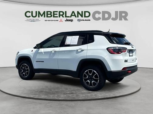 Bright White Clearcoat 2024 Jeep Compass Trailhawk