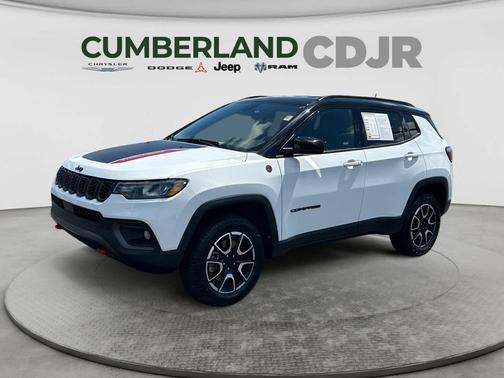 Bright White Clearcoat 2024 Jeep Compass Trailhawk