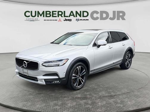 Bright Silver Metallic 2018 Volvo V90 Cross Country T5