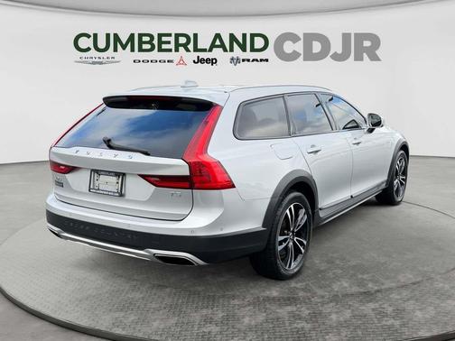 Bright Silver Metallic 2018 Volvo V90 Cross Country T5