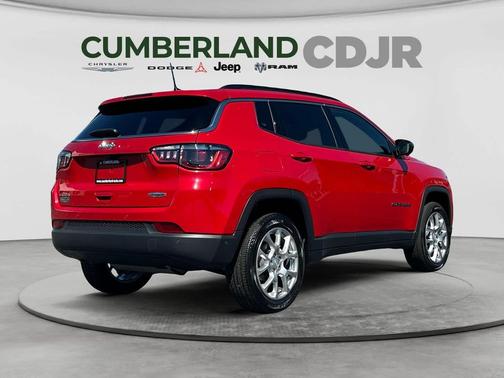 RED 2024 Jeep Compass Latitude Lux