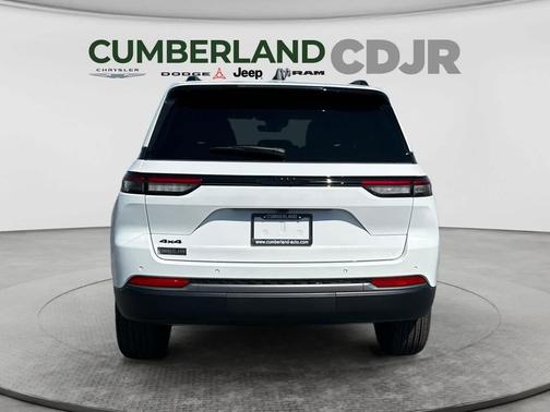 Bright White Clearcoat 2026 Jeep Grand Cherokee Altitude