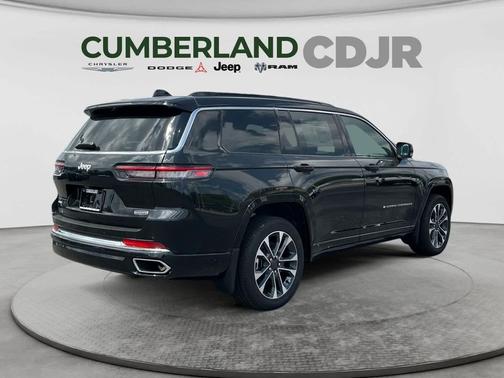 Diamond Black Crystal Pearlcoat 2025 Jeep Grand Cherokee L Overland
