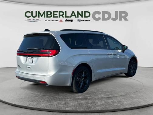 Silver Mist Clearcoat 2026 Chrysler Pacifica L