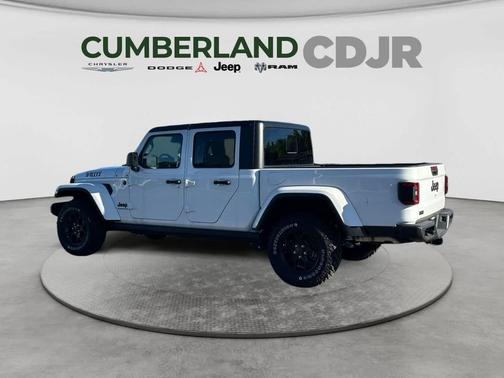 Bright White Clearcoat 2025 Jeep Gladiator Willys