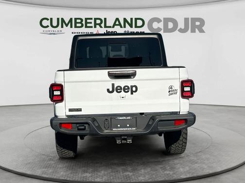 Bright White Clearcoat 2025 Jeep Gladiator Willys
