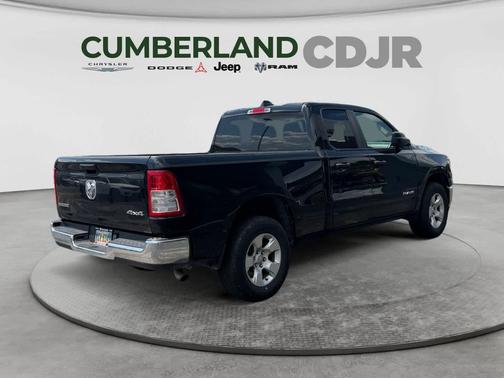 Diamond Black Crystal Pearlcoat 2023 RAM 1500 Big Horn/Lone Star