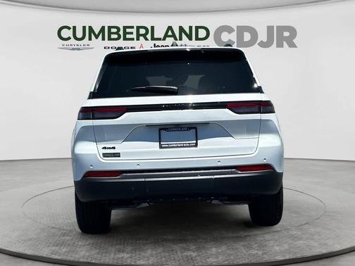 Bright White Clearcoat 2026 Jeep Grand Cherokee Altitude