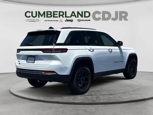 Bright White Clearcoat 2026 Jeep Grand Cherokee Altitude