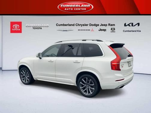 2017 Volvo XC90 T6 Momentum