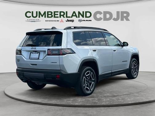 Silver Zynith Clearcoat 2026 Jeep Cherokee Laredo