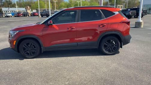 Mars Orange 2023 Kia Seltos S