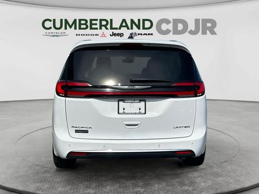 Bright White Clearcoat 2024 Chrysler Pacifica Limited