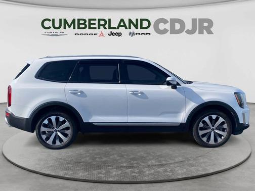 Glacial White Pearl 2022 Kia Telluride S