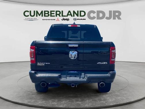 Diamond Black Crystal Pearlcoat 2021 RAM 1500 Limited